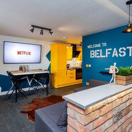 Funky City Apartment - Secure Parking - Wifi - Sleeps 6 - No Parties Belfast Kültér fotó