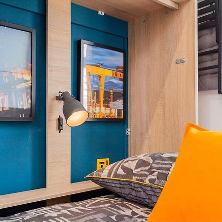 Funky City Apartment - Secure Parking - Wifi - Sleeps 6 - No Parties Belfast Kültér fotó