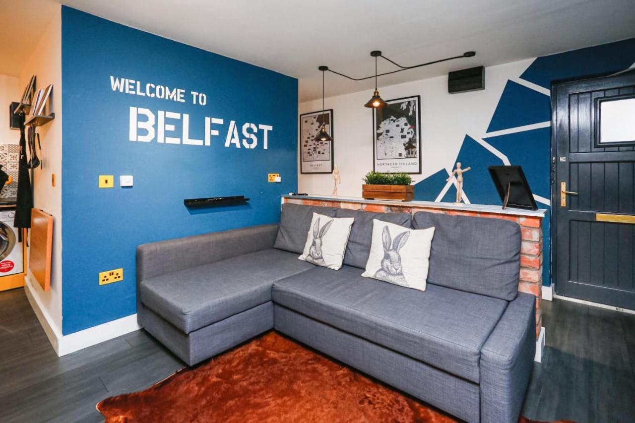 Funky City Apartment - Secure Parking - Wifi - Sleeps 6 - No Parties Belfast Kültér fotó