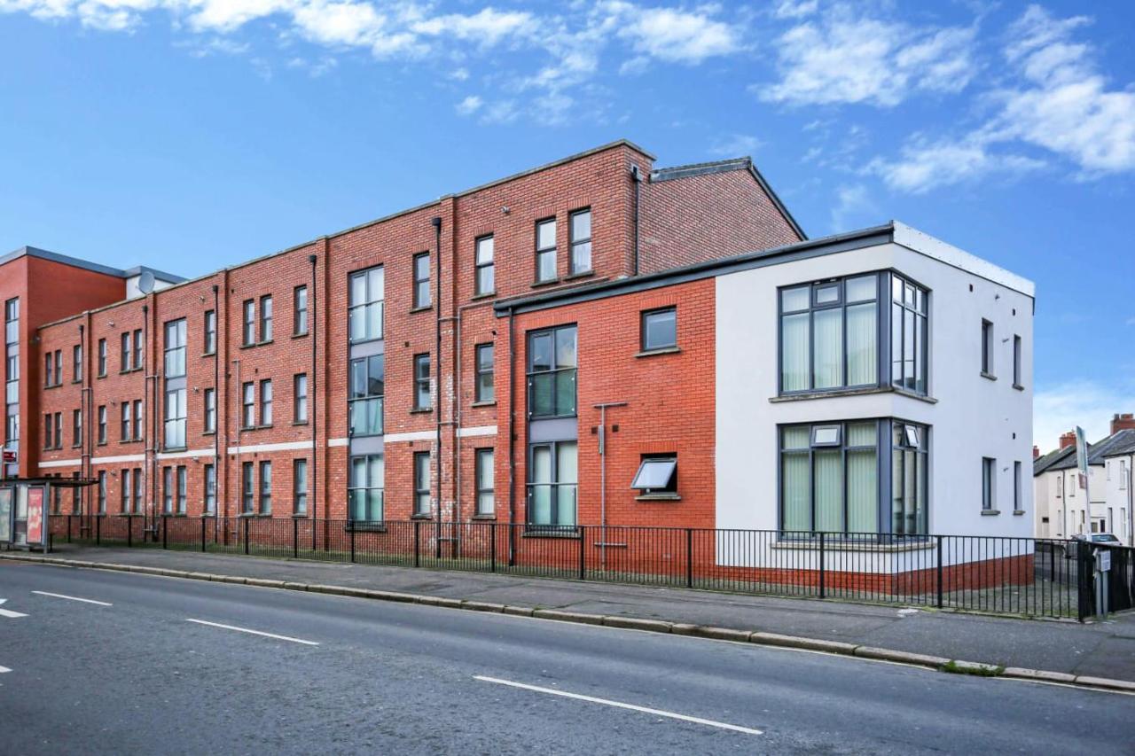 Funky City Apartment - Secure Parking - Wifi - Sleeps 6 - No Parties Belfast Kültér fotó