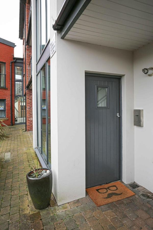 Funky City Apartment - Secure Parking - Wifi - Sleeps 6 - No Parties Belfast Kültér fotó