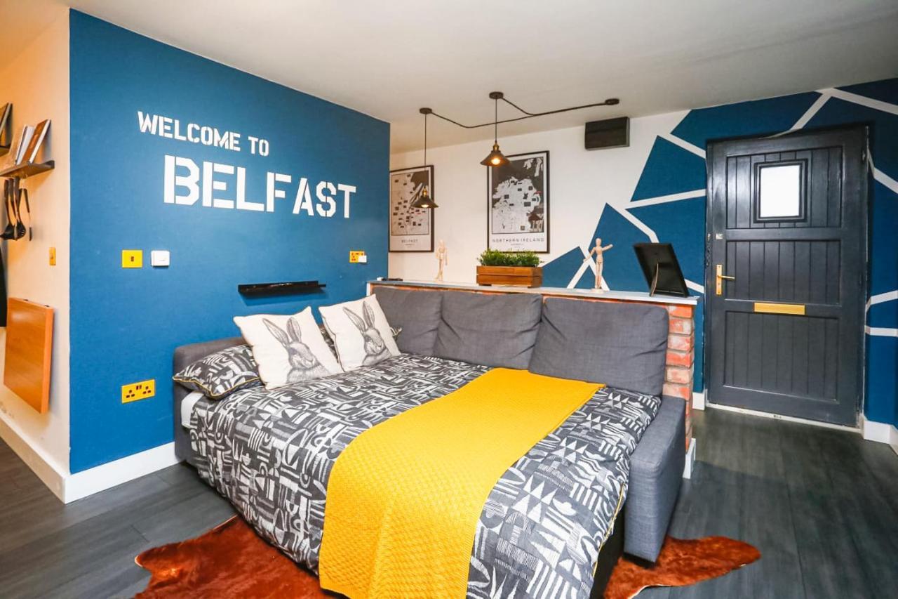Funky City Apartment - Secure Parking - Wifi - Sleeps 6 - No Parties Belfast Kültér fotó
