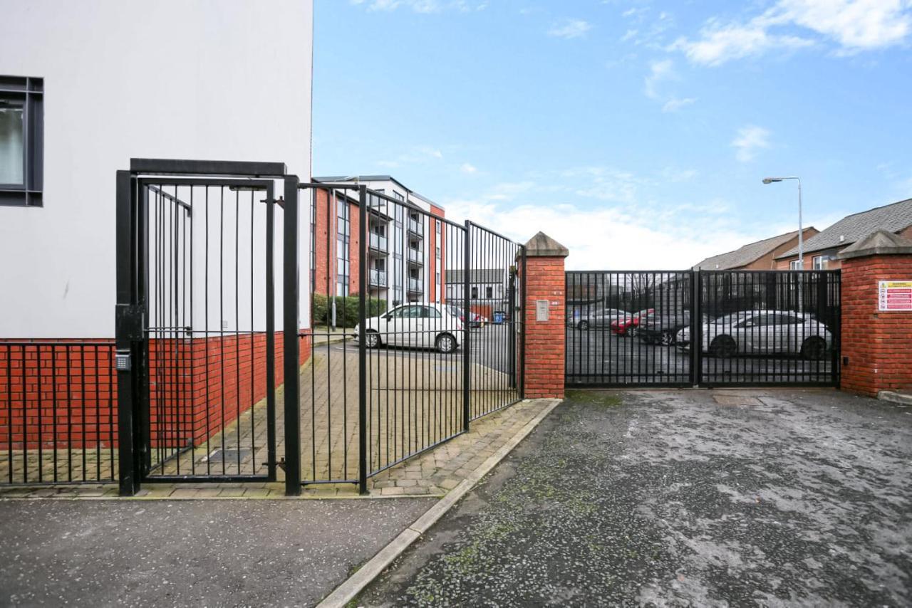 Funky City Apartment - Secure Parking - Wifi - Sleeps 6 - No Parties Belfast Kültér fotó