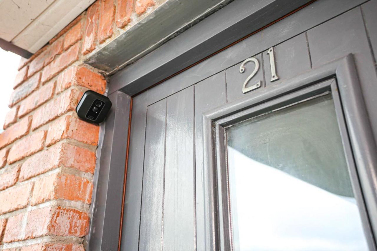 Funky City Apartment - Secure Parking - Wifi - Sleeps 6 - No Parties Belfast Kültér fotó