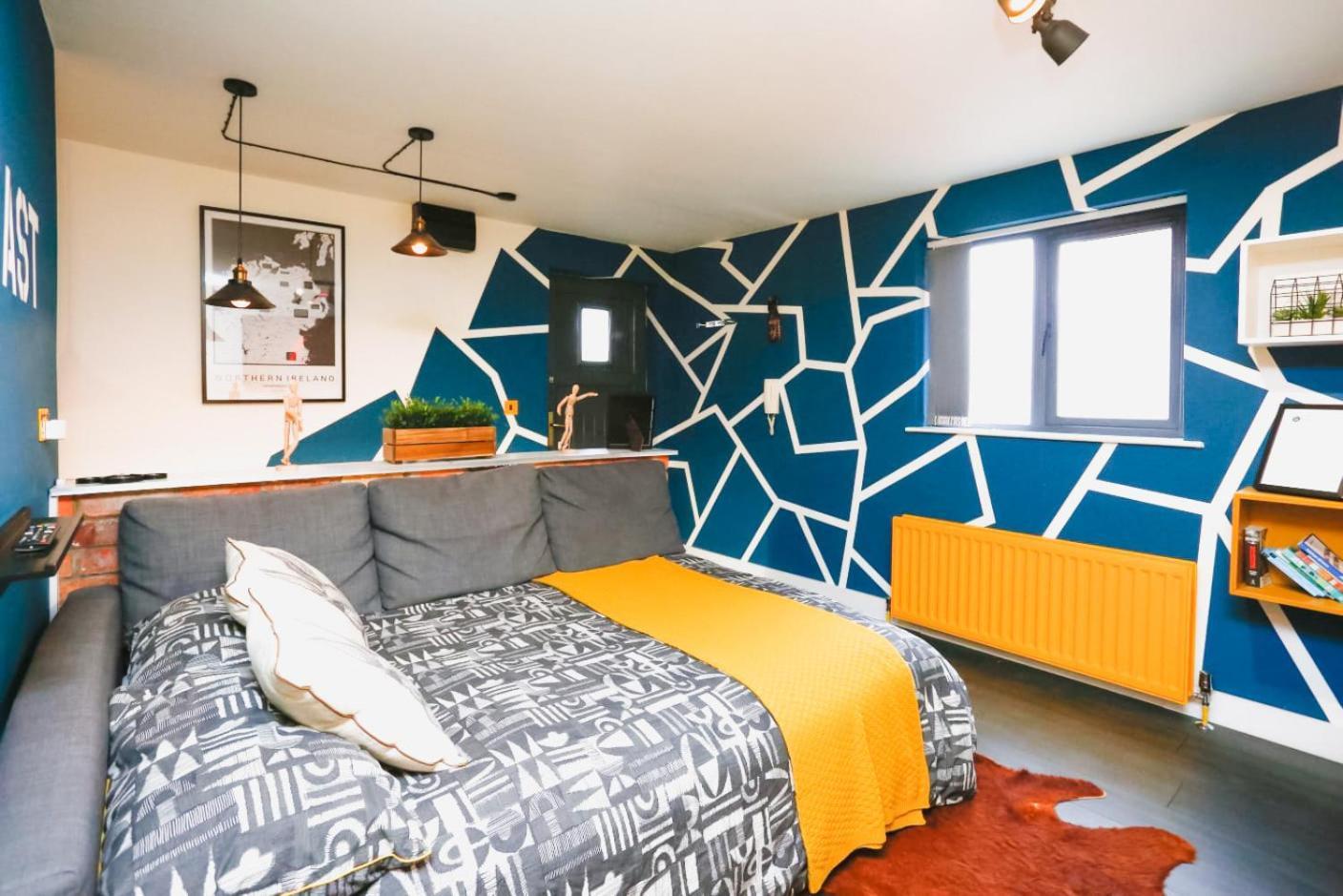 Funky City Apartment - Secure Parking - Wifi - Sleeps 6 - No Parties Belfast Kültér fotó
