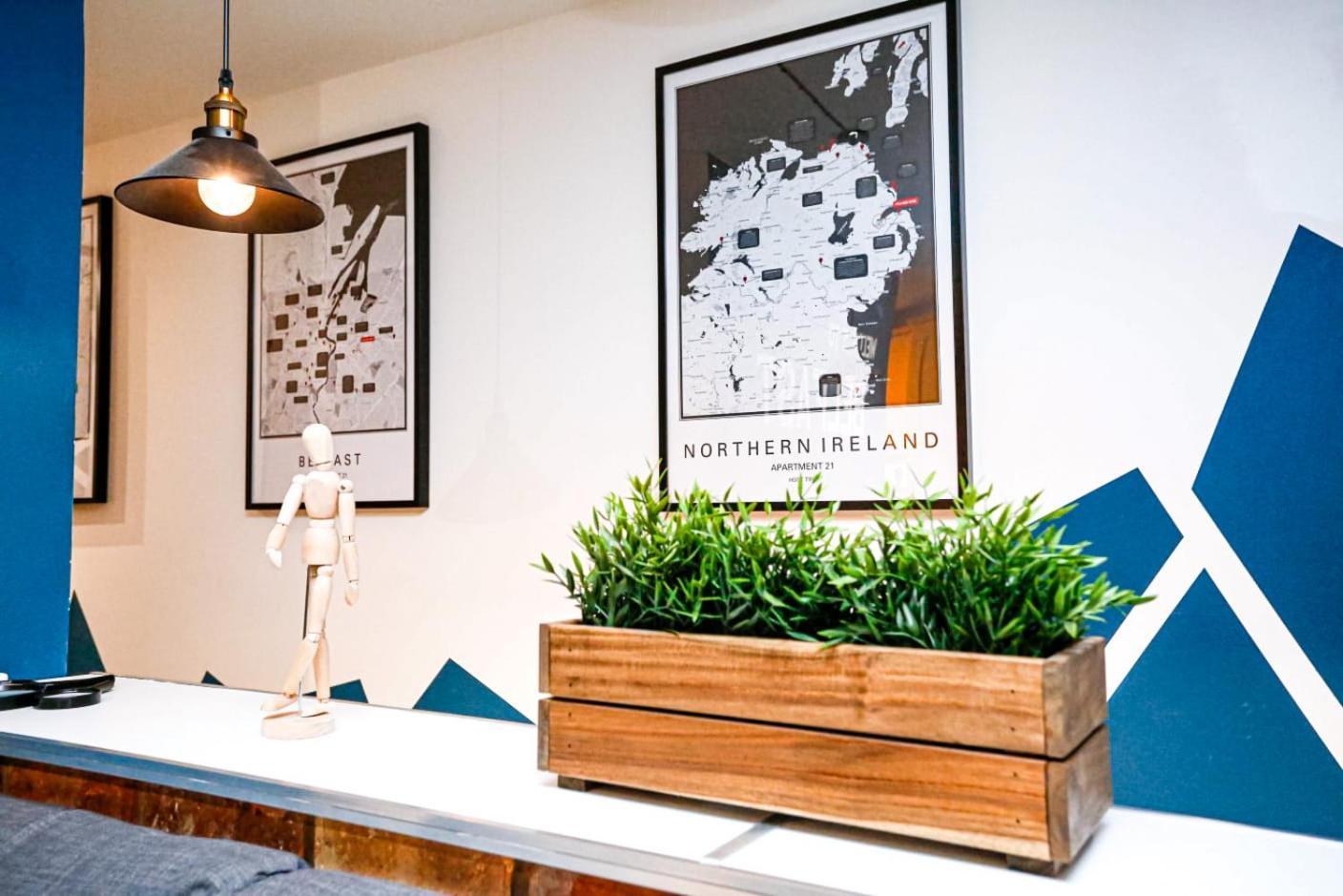 Funky City Apartment - Secure Parking - Wifi - Sleeps 6 - No Parties Belfast Kültér fotó
