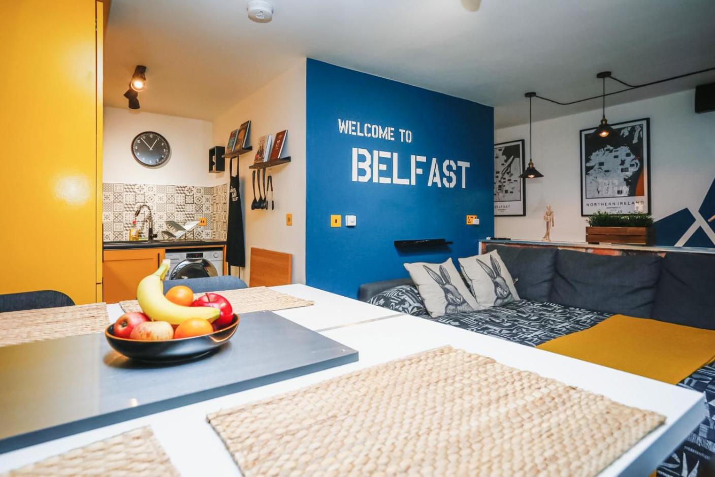 Funky City Apartment - Secure Parking - Wifi - Sleeps 6 - No Parties Belfast Kültér fotó