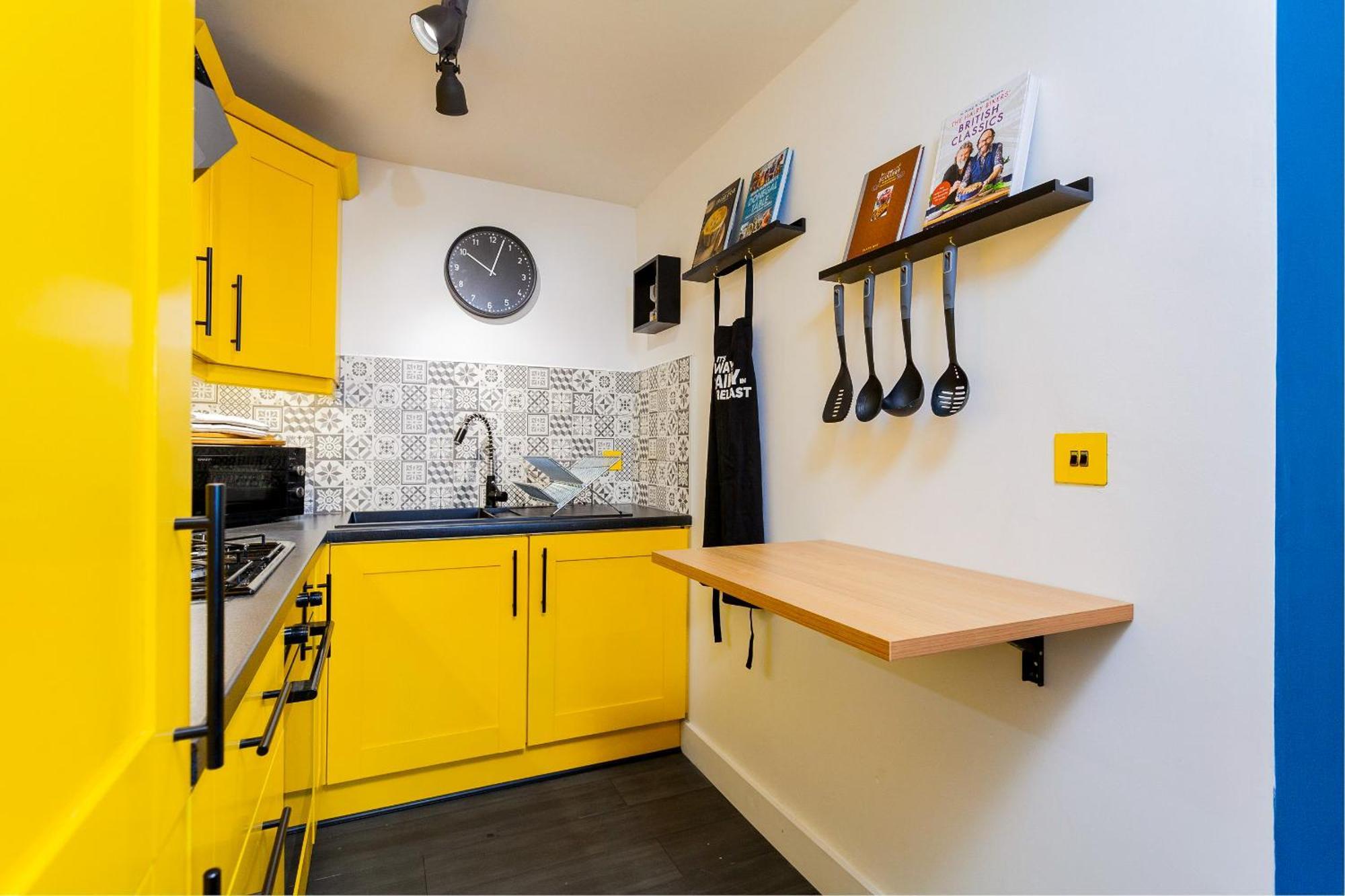 Funky City Apartment - Secure Parking - Wifi - Sleeps 6 - No Parties Belfast Kültér fotó