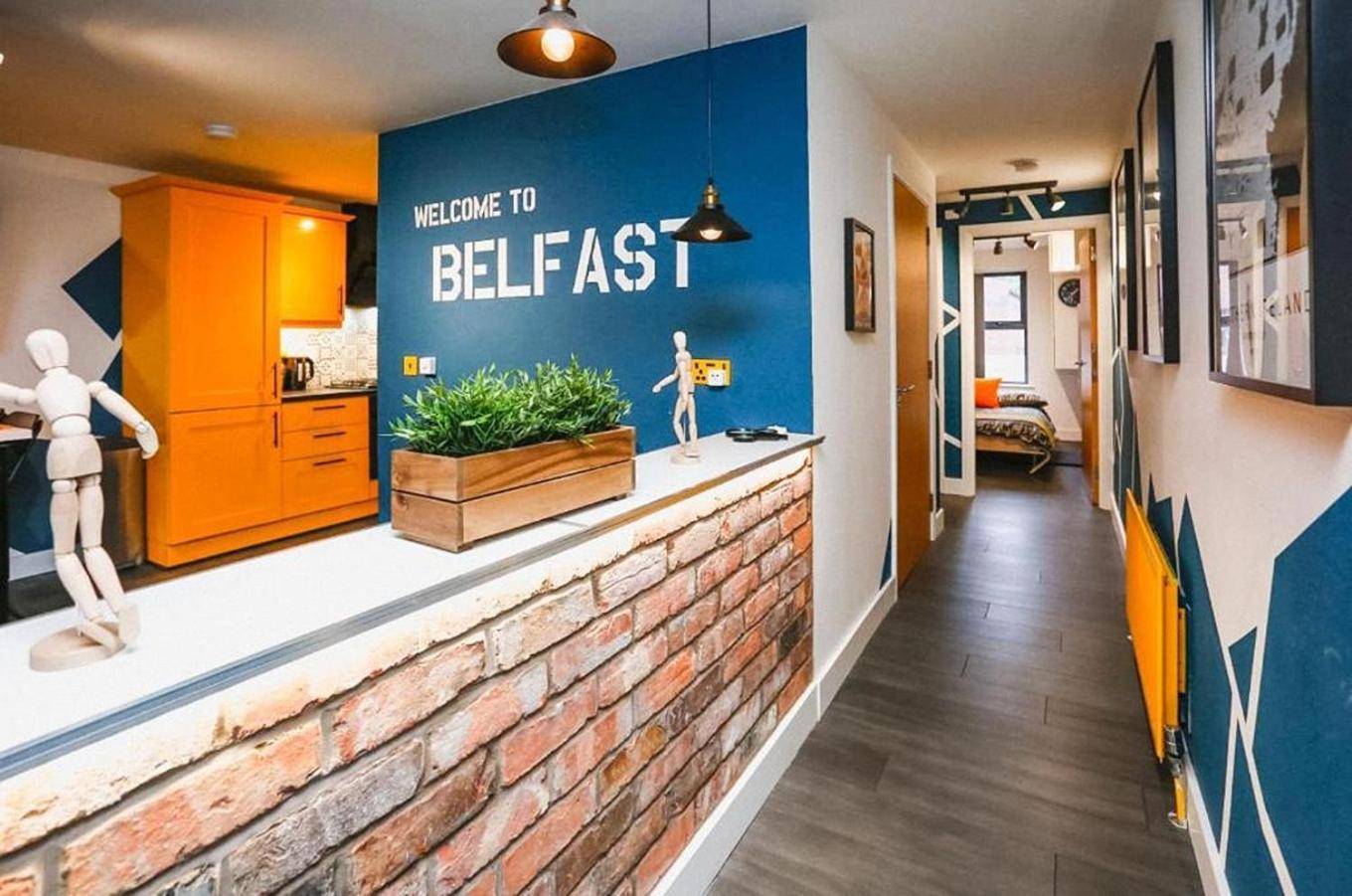 Funky City Apartment - Secure Parking - Wifi - Sleeps 6 - No Parties Belfast Kültér fotó