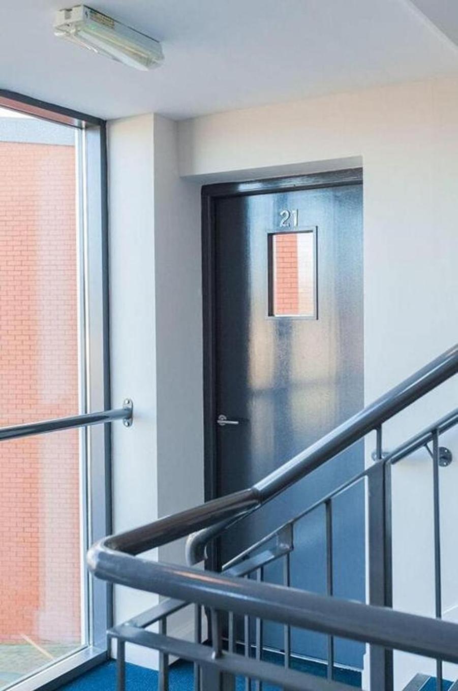 Funky City Apartment - Secure Parking - Wifi - Sleeps 6 - No Parties Belfast Kültér fotó