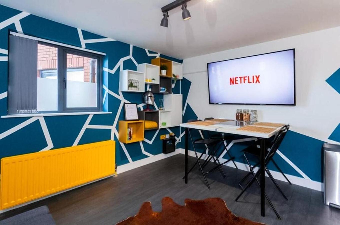 Funky City Apartment - Secure Parking - Wifi - Sleeps 6 - No Parties Belfast Kültér fotó